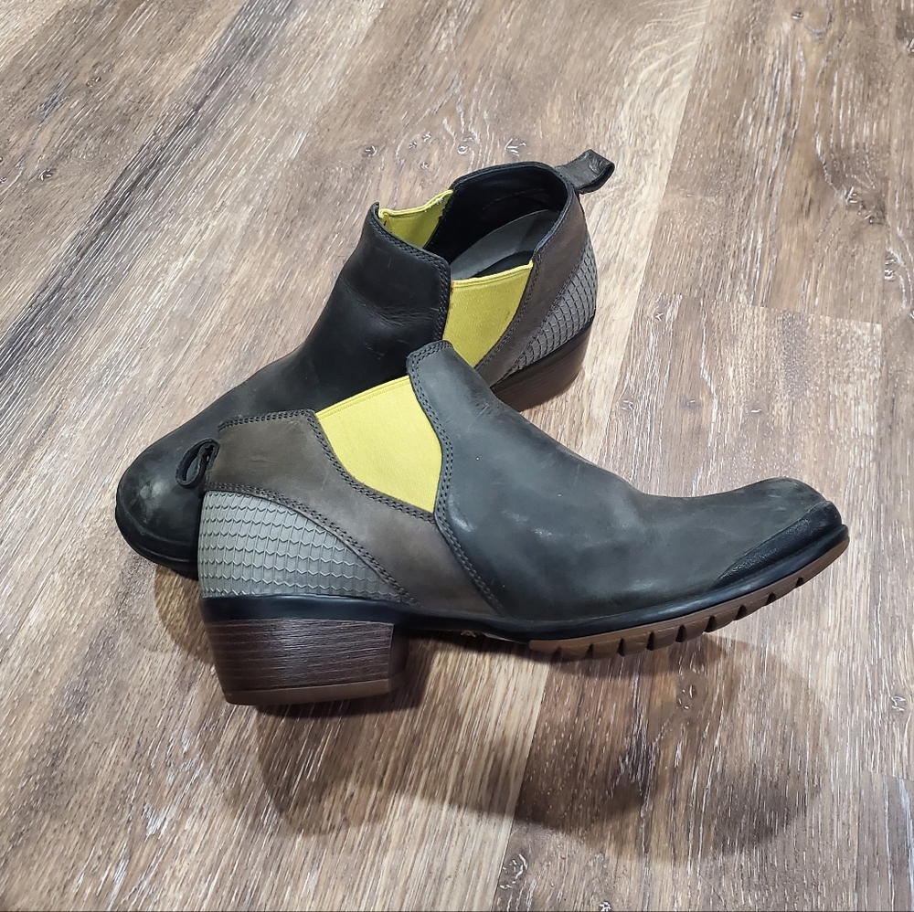 Keen Women's boots Size 10